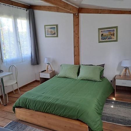 Chambre Basilic 2P, 2 Nuits Max, Dans Petit Chalet 6Km Du Festival De Piano De La Roque D'Antheron Rognes Exterior photo